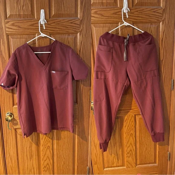 Figs Scrub Set Dark Cherry - Picture 1 of 3